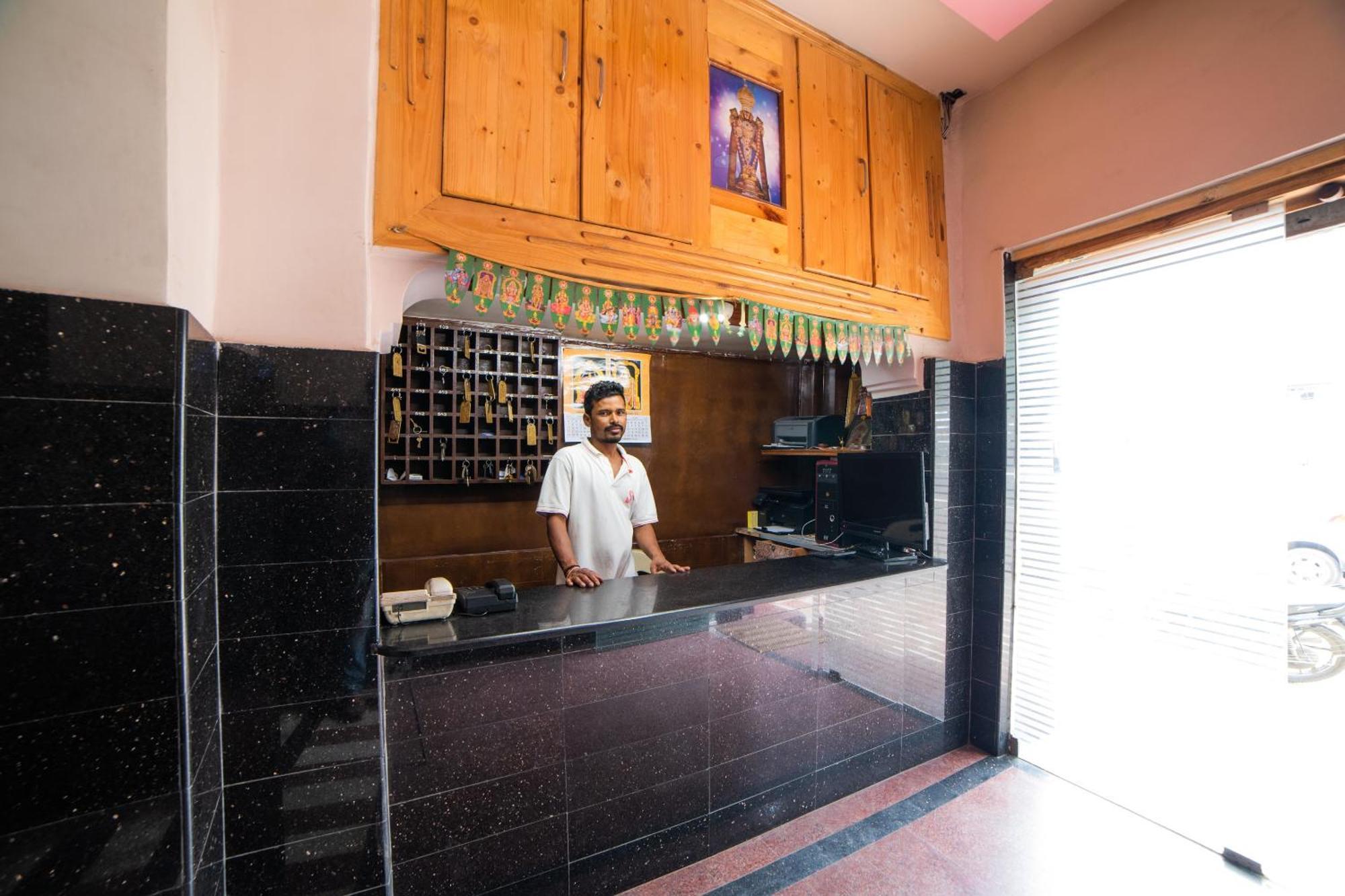 Hotel O Sree Radha Lodge Near Snow World Secunderabad Экстерьер фото